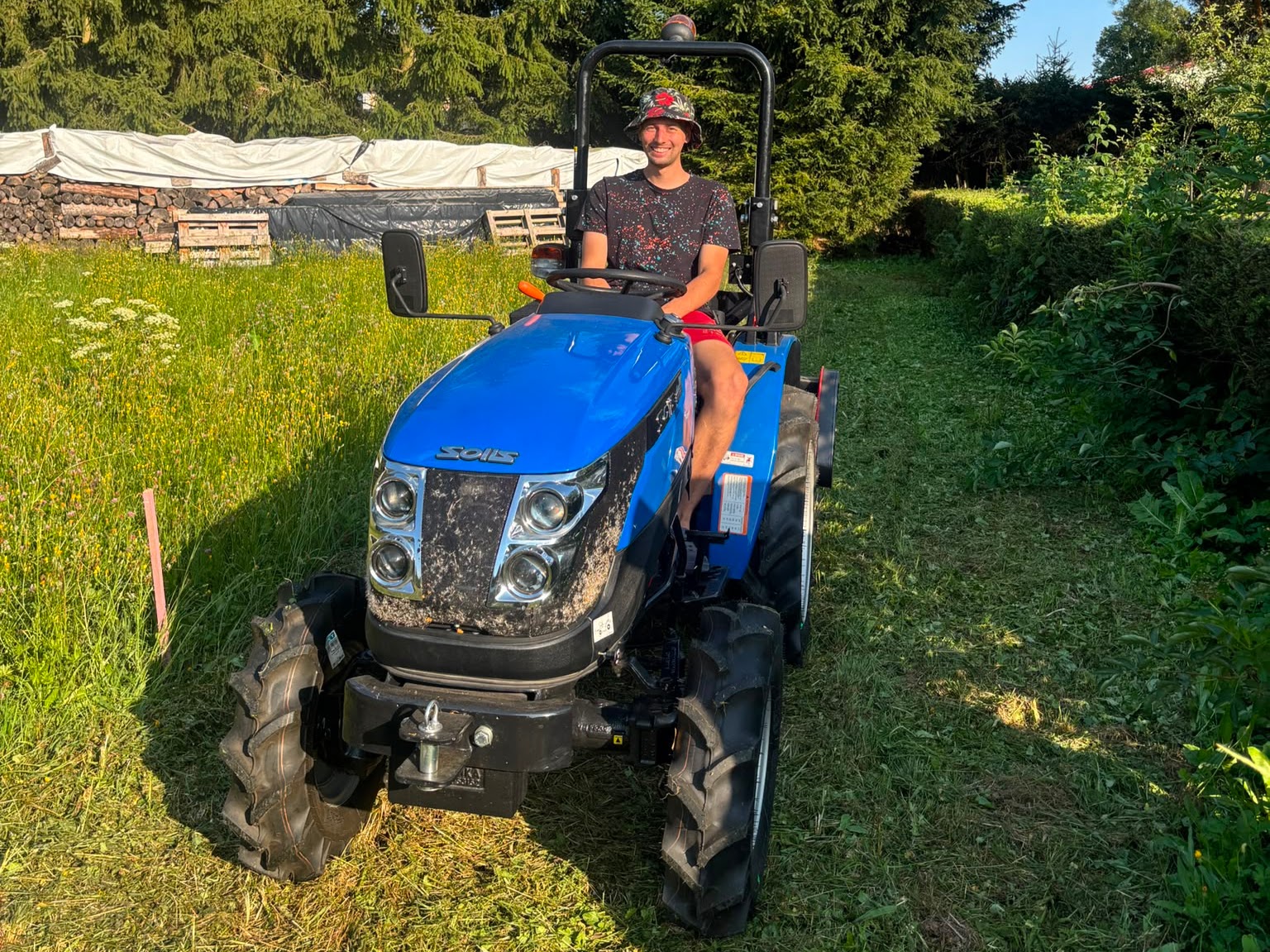 Traktor Solis S16, maximální šířka traktoru 105cm pro průjezd úzkými prostory